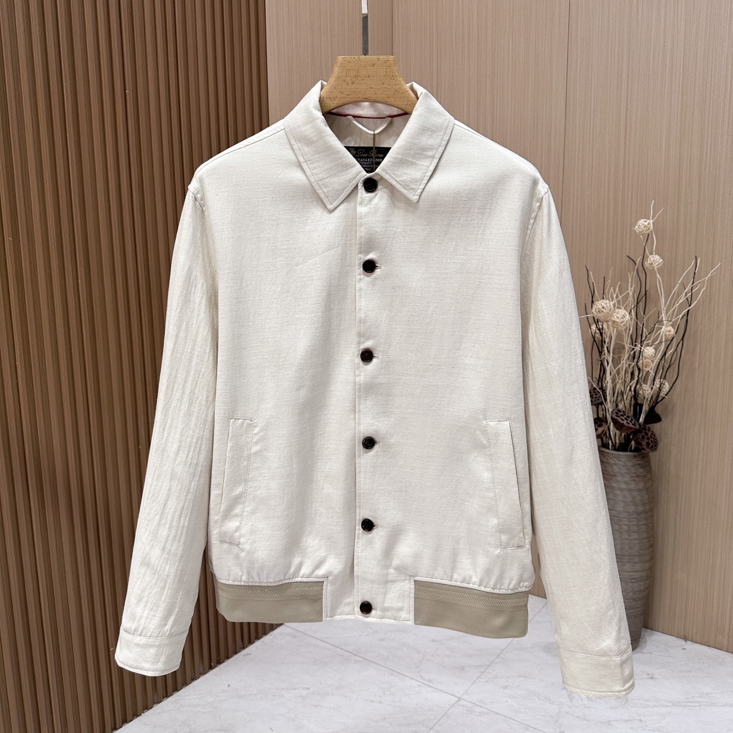 🆕🆕🆕【Loro Pina】诺悠翩雅 新品老钱风100%麻料夹克，轻商务的休闲之选，在都市生活的快节奏中