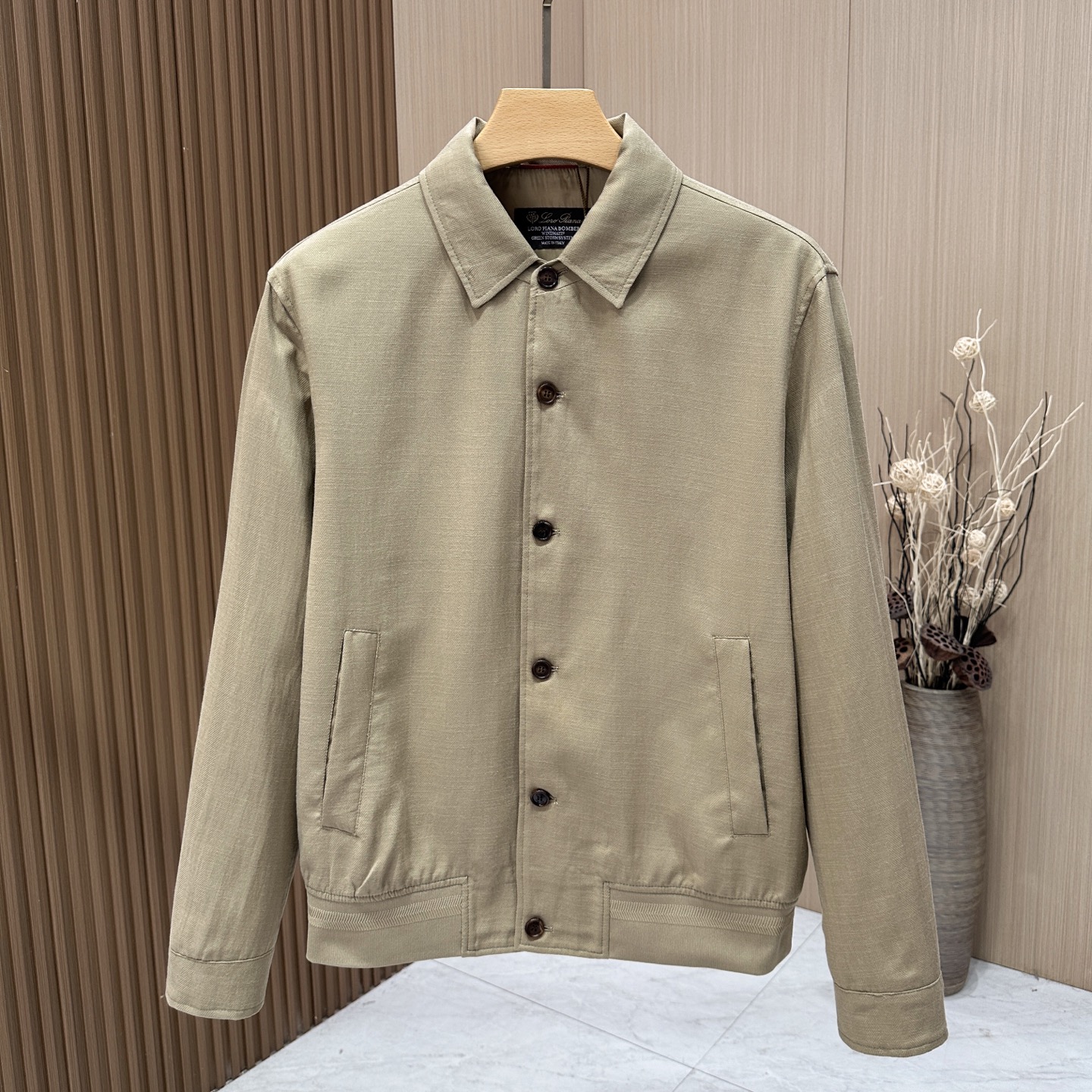 🆕🆕🆕【Loro Pina】诺悠翩雅 新品老钱风100%麻料夹克，轻商务的休闲之选，在都市生活的快节奏中