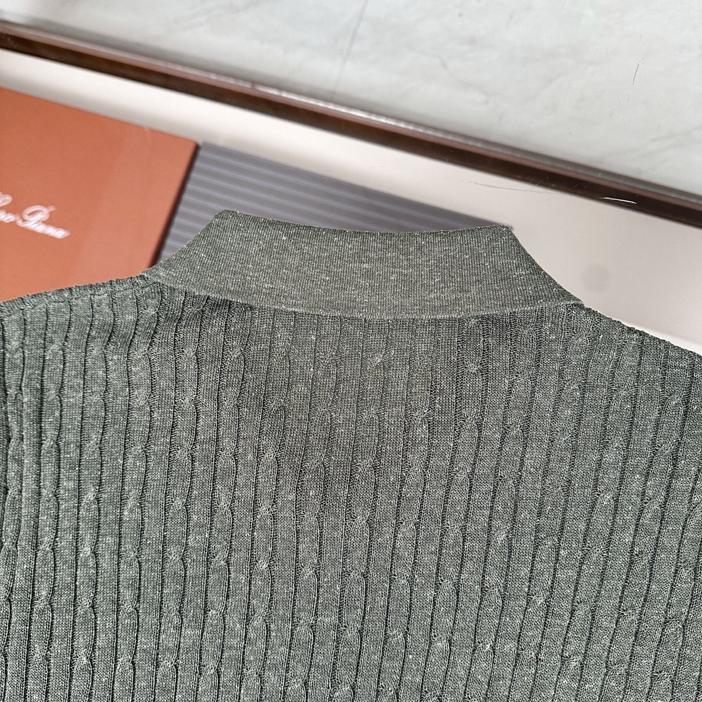 🆕🆕🆕【Loro piana】老钱风特织客供麻花纱线！独特魅力翻领设计选用特殊针6.2针织法短袖T恤匠心