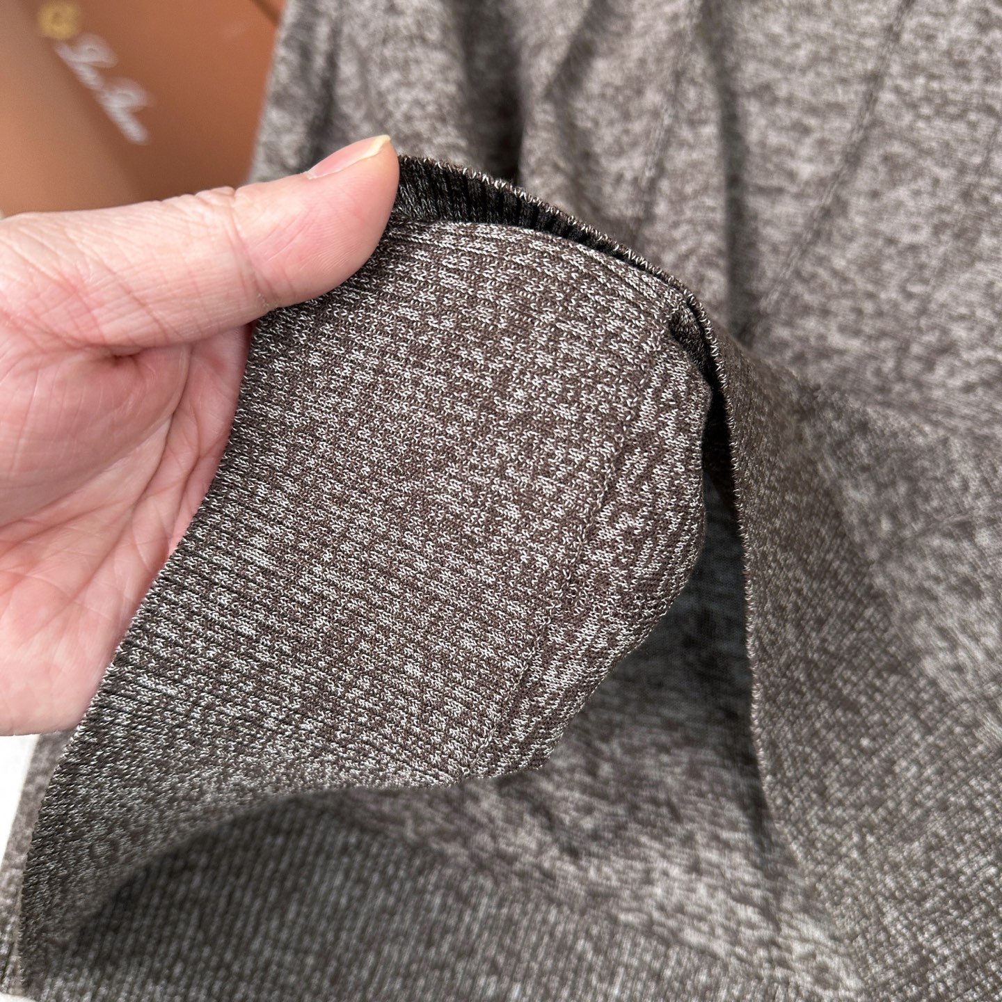 🆕🆕🆕【Loro piana】 官网同步发售经典条纹棉麻混纺三排扣Polo衫、以自然纤维重构优雅休闲的穿