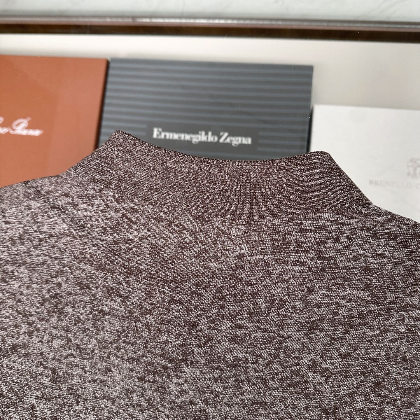 🆕🆕🆕【Loro piana】 官网同步发售经典条纹棉麻混纺三排扣Polo衫、以自然纤维重构优雅休闲的穿