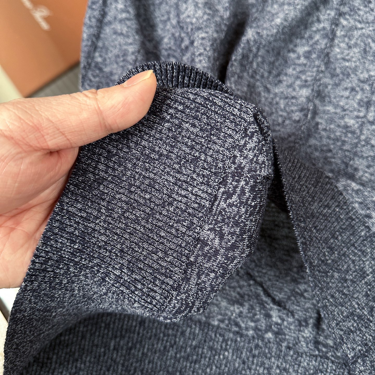 🆕🆕🆕【Loro piana】 官网同步发售经典条纹棉麻混纺三排扣Polo衫、以自然纤维重构优雅休闲的穿