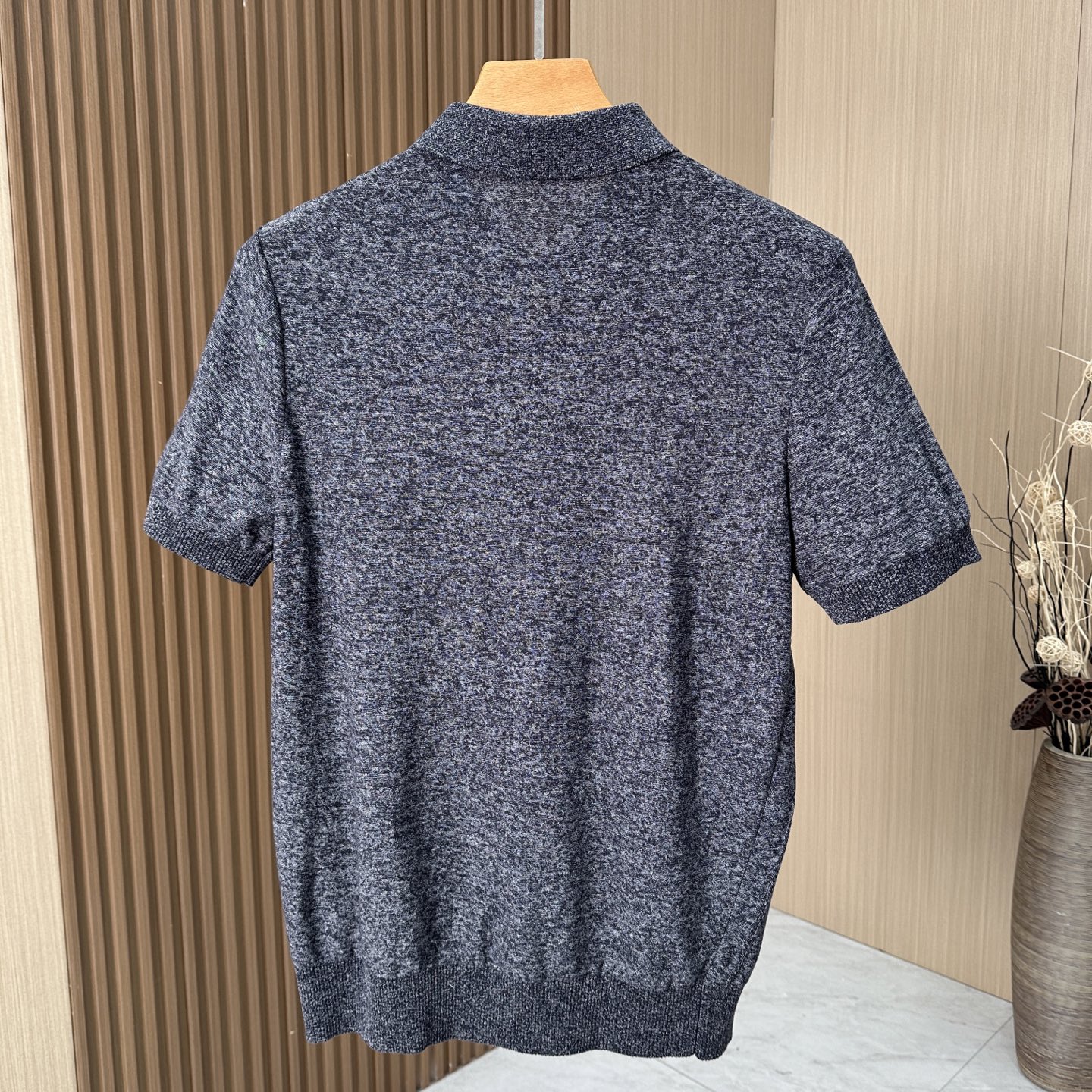 🆕🆕🆕【Loro piana】 官网同步发售经典条纹棉麻混纺三排扣Polo衫、以自然纤维重构优雅休闲的穿