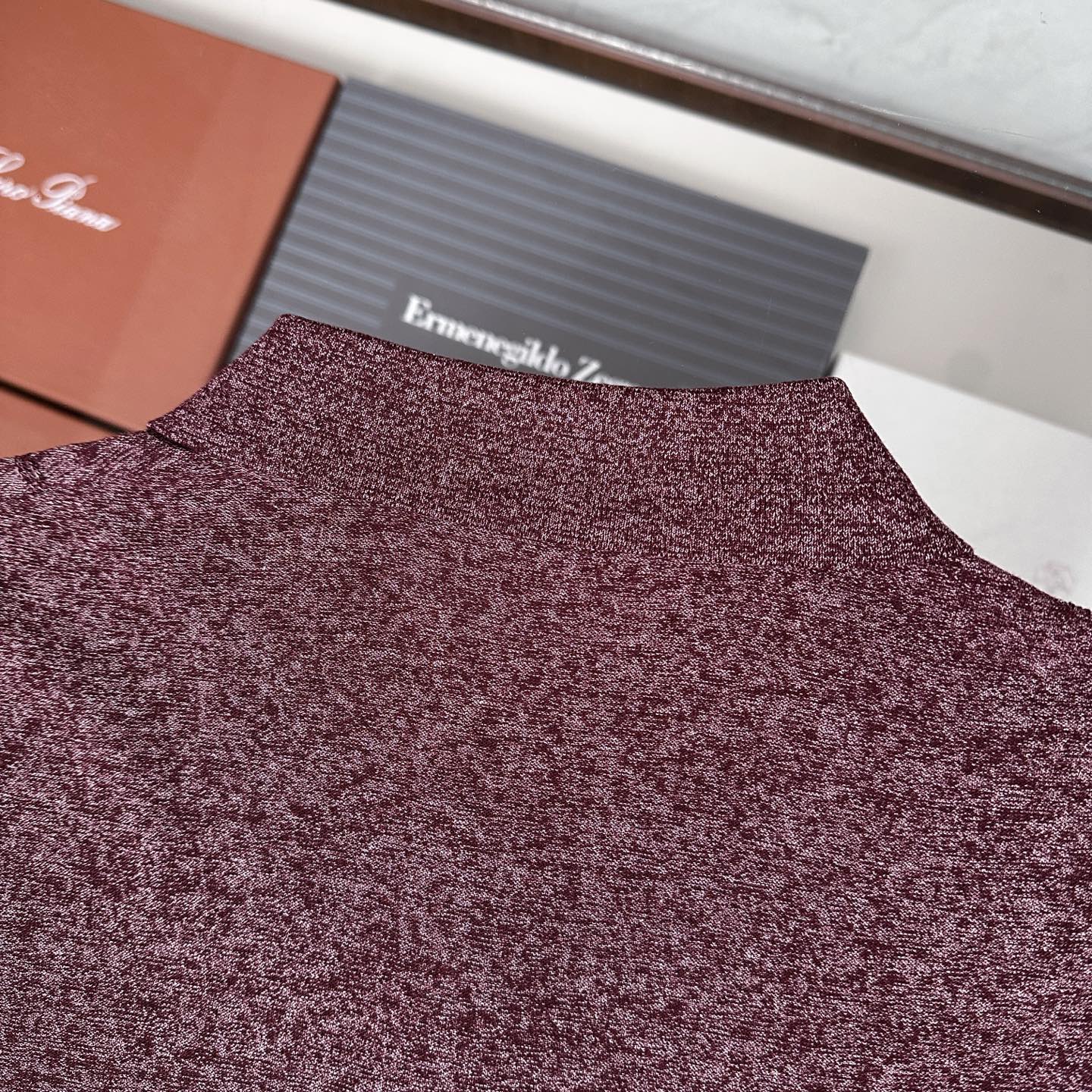 🆕🆕🆕【Loro piana】 官网同步发售经典条纹棉麻混纺三排扣Polo衫、以自然纤维重构优雅休闲的穿