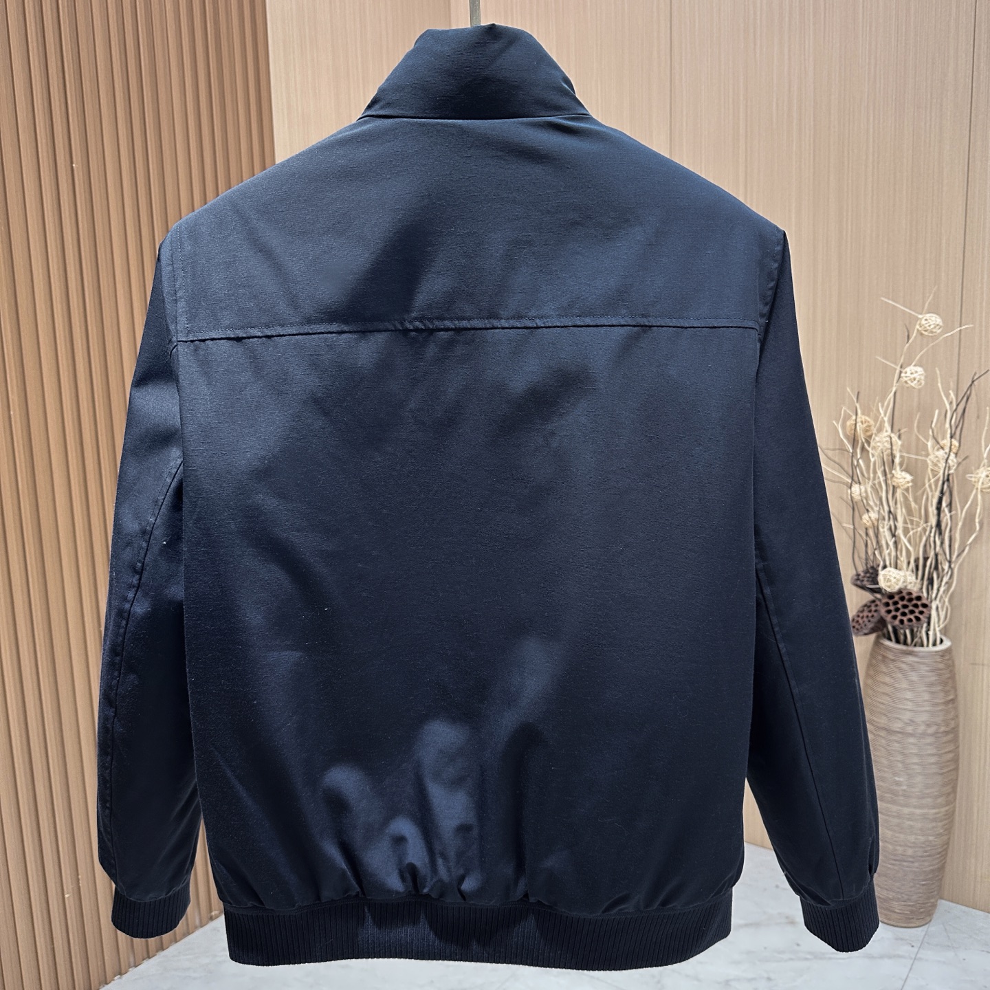 羽绒服 🆕🆕🆕 #新款上新 【Bomber Windmate男士轻薄飞行员羽绒夹克】 意式老钱风的经典之作,将简约版型与 羽绒服 🆕🆕🆕 #新款上新 【Bomber Windmate男士轻薄飞行员羽绒夹克】 意式老钱风的经典之作,将简约版型与