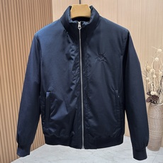 羽绒服 🆕🆕🆕 #新款上新 【Bomber Windmate男士轻薄飞行员羽绒夹克】 意式老钱风的经典之作,将简约版型与 羽绒服 🆕🆕🆕 #新款上新 【Bomber Windmate男士轻薄飞行员羽绒夹克】 意式老钱风的经典之作,将简约版型与