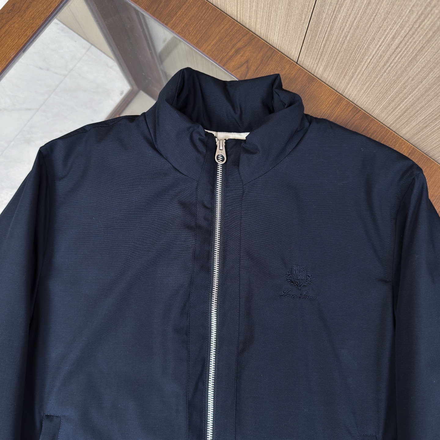 羽绒服 🆕🆕🆕 #新款上新 【Bomber Windmate男士轻薄飞行员羽绒夹克】 意式老钱风的经典之作,将简约版型与 羽绒服 🆕🆕🆕 #新款上新 【Bomber Windmate男士轻薄飞行员羽绒夹克】 意式老钱风的经典之作,将简约版型与