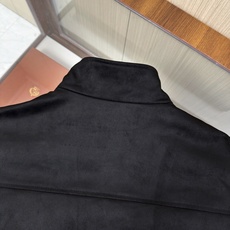 羽绒服 🆕🆕🆕 #新款上新 【Loro Piana 拼接麂皮立领飞行员轻薄羽绒夹克,磨砂质感搭配针织袖,设计功能与时尚感 羽绒服 🆕🆕🆕 #新款上新 【Loro Piana 拼接麂皮立领飞行员轻薄羽绒夹克,磨砂质感搭配针织袖,设计功能与时尚感