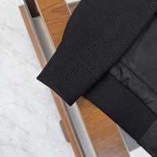 羽绒服 🆕🆕🆕 #新款上新 【Loro Piana 拼接麂皮立领飞行员轻薄羽绒夹克,磨砂质感搭配针织袖,设计功能与时尚感 羽绒服 🆕🆕🆕 #新款上新 【Loro Piana 拼接麂皮立领飞行员轻薄羽绒夹克,磨砂质感搭配针织袖,设计功能与时尚感