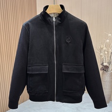 羽绒服 🆕🆕🆕 #新款上新 【Loro Piana 拼接麂皮立领飞行员轻薄羽绒夹克,磨砂质感搭配针织袖,设计功能与时尚感 羽绒服 🆕🆕🆕 #新款上新 【Loro Piana 拼接麂皮立领飞行员轻薄羽绒夹克,磨砂质感搭配针织袖,设计功能与时尚感