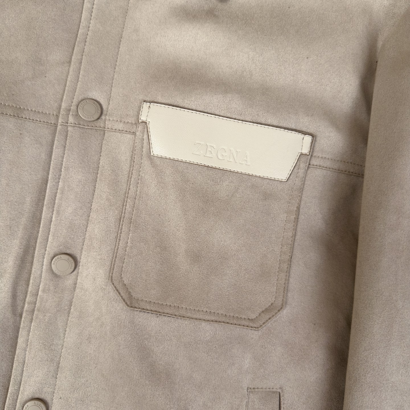 羽绒服 🆕🆕🆕 #新款上新 【Zegna 鹿皮绒夹克,内衬薄羽绒保暖不臃肿,单穿风度满满,轻盈保暖不压身,比普通夹棉更轻 羽绒服 🆕🆕🆕 #新款上新 【Zegna 鹿皮绒夹克,内衬薄羽绒保暖不臃肿,单穿风度满满,轻盈保暖不压身,比普通夹棉更轻