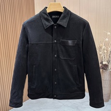 羽绒服 🆕🆕🆕 #新款上新 【Zegna 鹿皮绒夹克,内衬薄羽绒保暖不臃肿,单穿风度满满,轻盈保暖不压身,比普通夹棉更轻 羽绒服 🆕🆕🆕 #新款上新 【Zegna 鹿皮绒夹克,内衬薄羽绒保暖不臃肿,单穿风度满满,轻盈保暖不压身,比普通夹棉更轻
