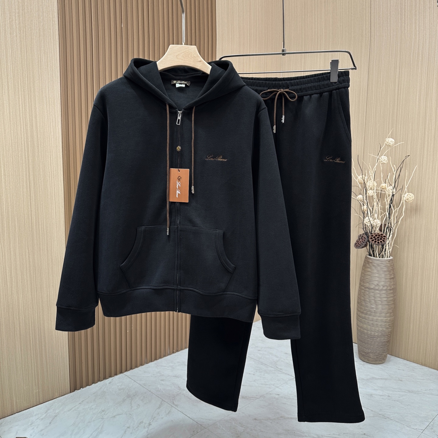 🆕🆕🆕【Loro Piana 连帽卫衣套装，将老钱风的松弛质感完美诠释，甄选高支棉混纺面料，触感软糯细腻，自带柔和哑光肌
