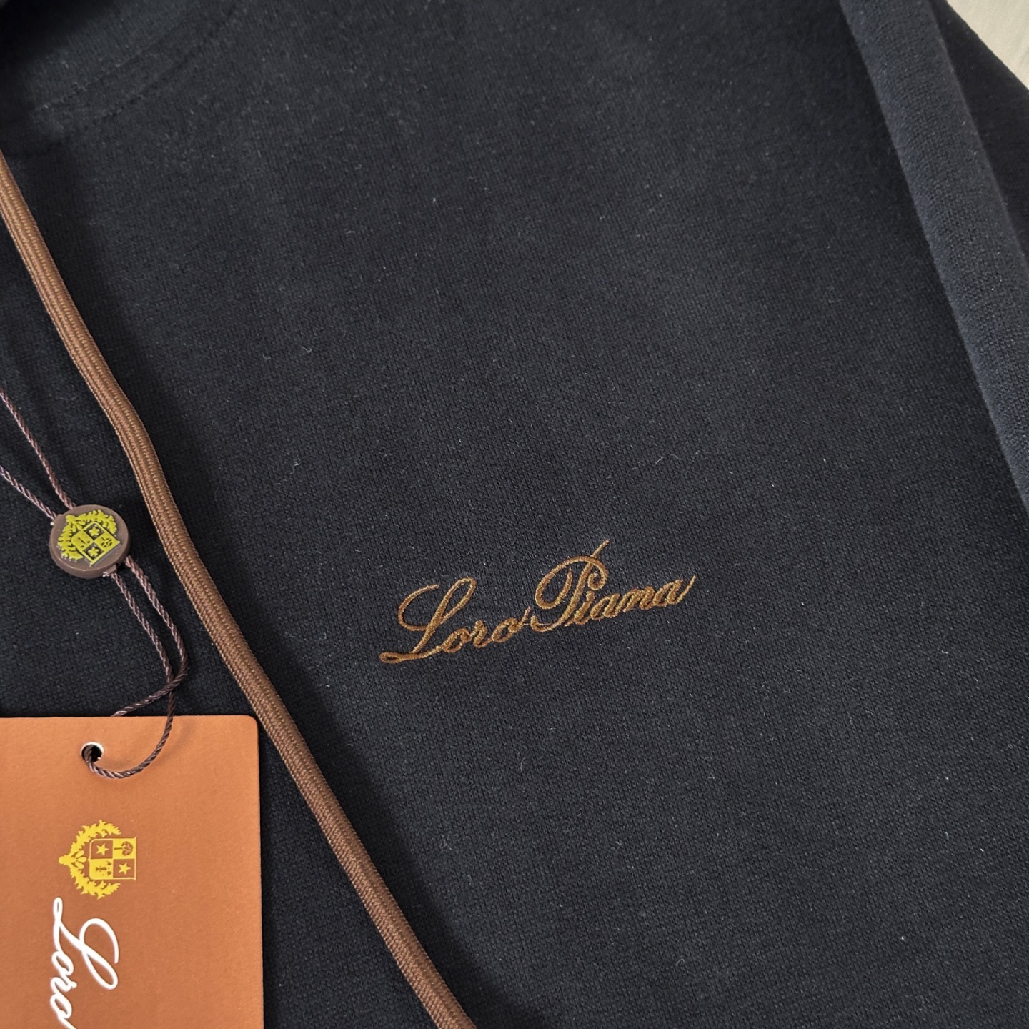 🆕🆕🆕【Loro Piana 连帽卫衣套装,将老钱风的松弛质感完美诠释,甄选高支棉混纺面料,触感软糯细腻,自带柔和哑光肌 🆕🆕🆕【Loro Piana 连帽卫衣套装,将老钱风的松弛质感完美诠释,甄选高支棉混纺面料,触感软糯细腻,自带柔和哑光肌
