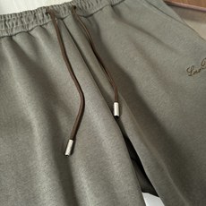🆕🆕🆕【Loro Piana 连帽卫衣套装,将老钱风的松弛质感完美诠释,甄选高支棉混纺面料,触感软糯细腻,自带柔和哑光肌 🆕🆕🆕【Loro Piana 连帽卫衣套装,将老钱风的松弛质感完美诠释,甄选高支棉混纺面料,触感软糯细腻,自带柔和哑光肌