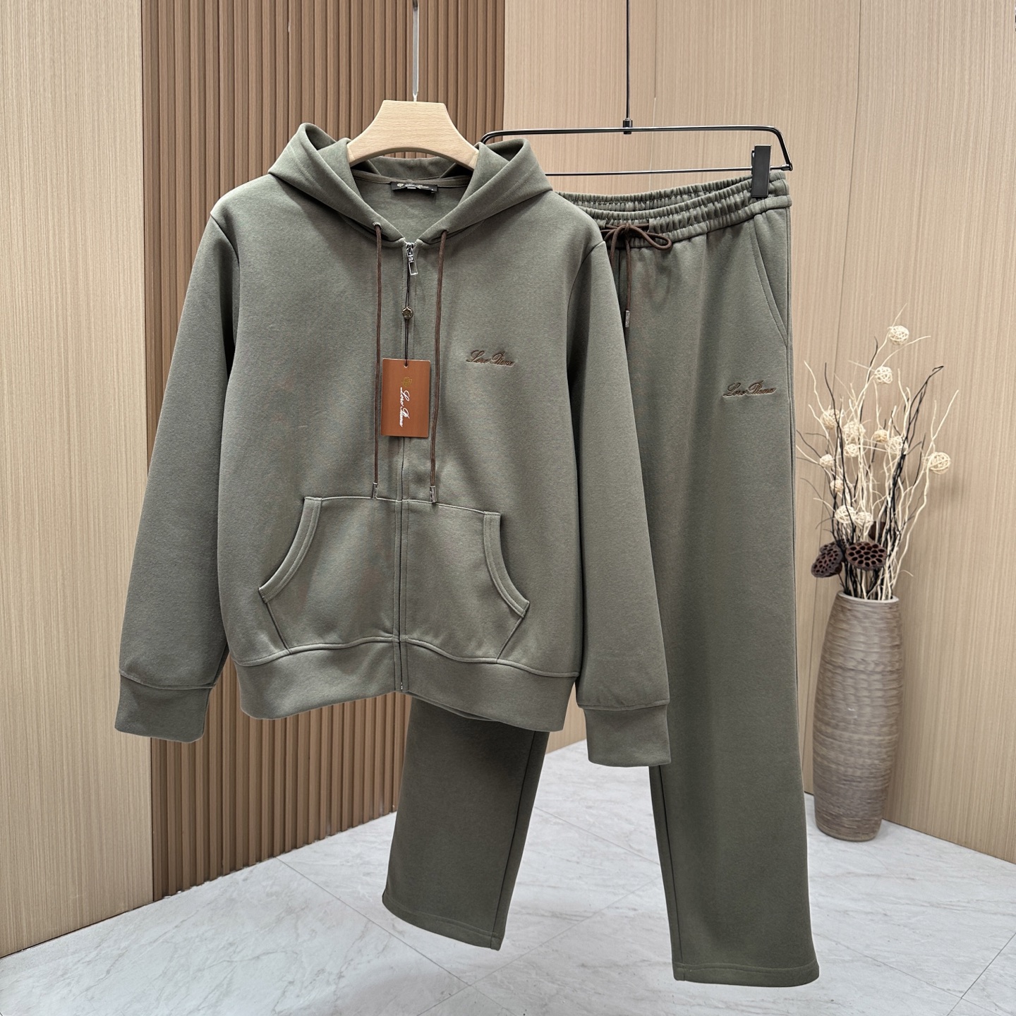 🆕🆕🆕【Loro Piana 连帽卫衣套装，将老钱风的松弛质感完美诠释，甄选高支棉混纺面料，触感软糯细腻，自带柔和哑光肌