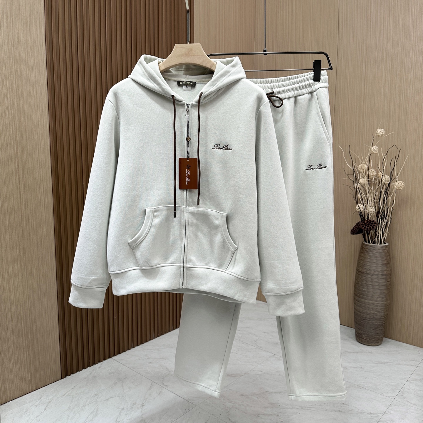 🆕🆕🆕【Loro Piana 连帽卫衣套装，将老钱风的松弛质感完美诠释，甄选高支棉混纺面料，触感软糯细腻，自带柔和哑光肌
