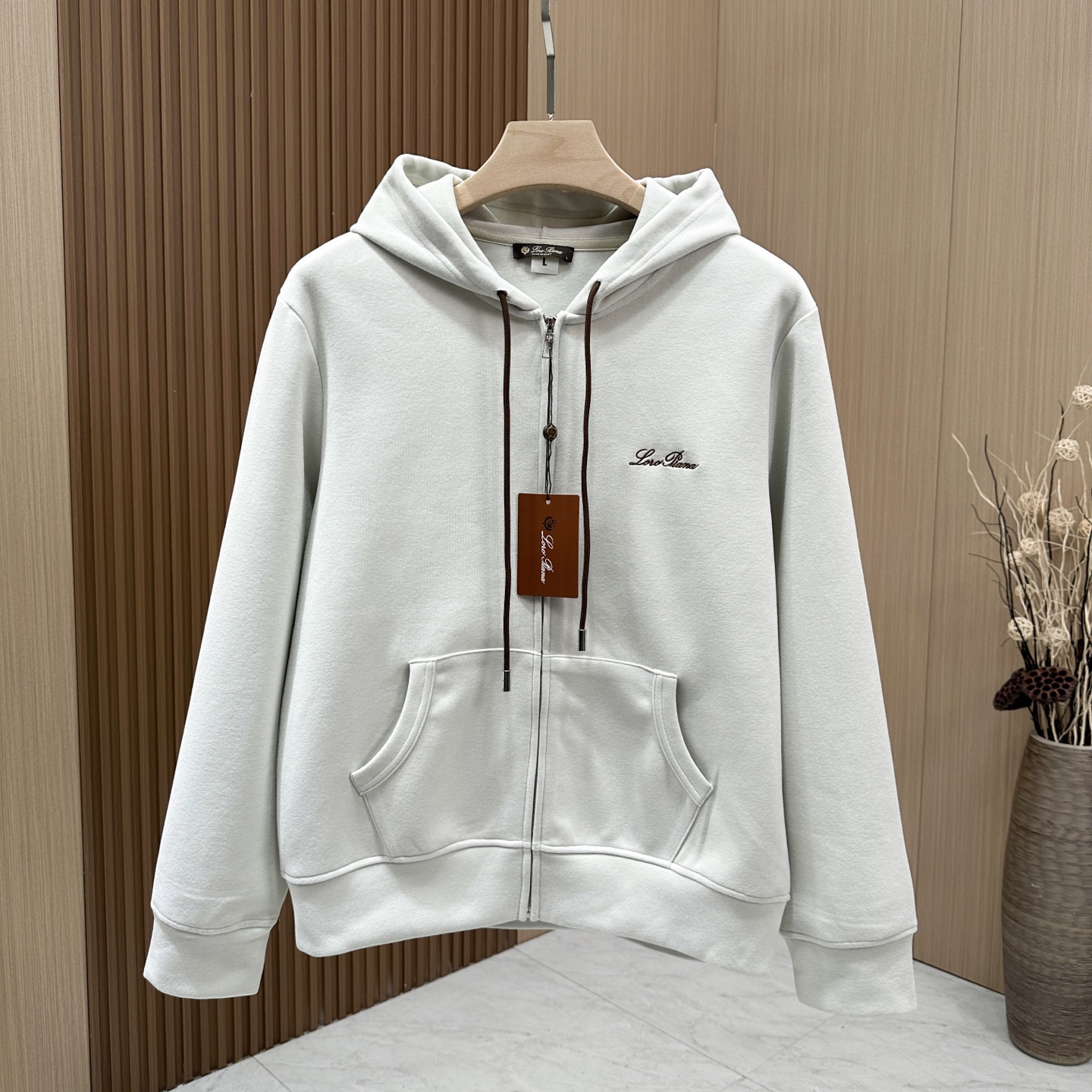 🆕🆕🆕【Loro Piana 连帽卫衣套装,将老钱风的松弛质感完美诠释,甄选高支棉混纺面料,触感软糯细腻,自带柔和哑光肌 🆕🆕🆕【Loro Piana 连帽卫衣套装,将老钱风的松弛质感完美诠释,甄选高支棉混纺面料,触感软糯细腻,自带柔和哑光肌