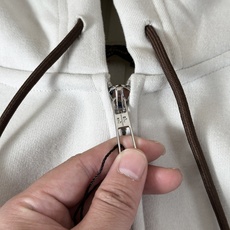 🆕🆕🆕【Loro Piana 连帽卫衣套装,将老钱风的松弛质感完美诠释,甄选高支棉混纺面料,触感软糯细腻,自带柔和哑光肌 🆕🆕🆕【Loro Piana 连帽卫衣套装,将老钱风的松弛质感完美诠释,甄选高支棉混纺面料,触感软糯细腻,自带柔和哑光肌