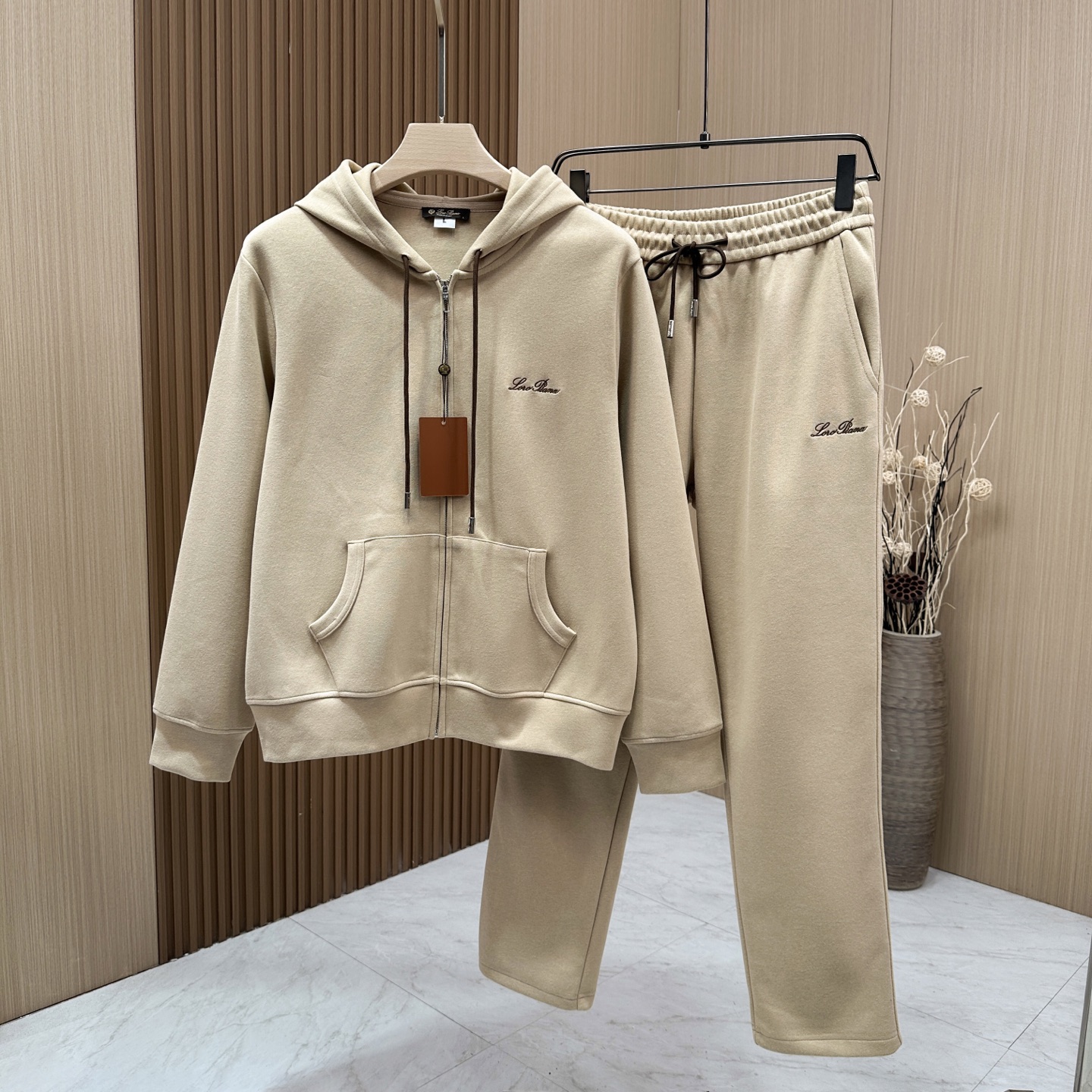 🆕🆕🆕【Loro Piana 连帽卫衣套装，将老钱风的松弛质感完美诠释，甄选高支棉混纺面料，触感软糯细腻，自带柔和哑光肌