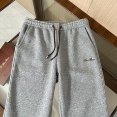 🆕🆕🆕【Loro Piana 连帽卫衣套装,将老钱风的松弛质感完美诠释,甄选高支棉混纺面料,触感软糯细腻,自带柔和哑光肌 🆕🆕🆕【Loro Piana 连帽卫衣套装,将老钱风的松弛质感完美诠释,甄选高支棉混纺面料,触感软糯细腻,自带柔和哑光肌