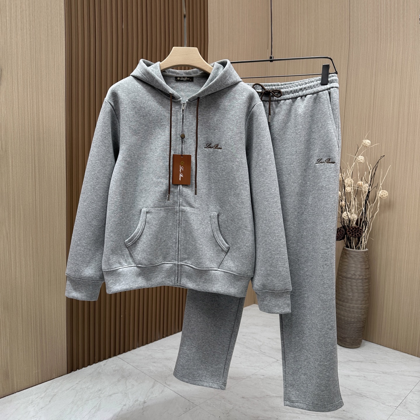 🆕🆕🆕【Loro Piana 连帽卫衣套装，将老钱风的松弛质感完美诠释，甄选高支棉混纺面料，触感软糯细腻，自带柔和哑光肌
