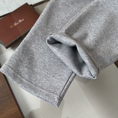 🆕🆕🆕【Loro Piana 连帽卫衣套装,将老钱风的松弛质感完美诠释,甄选高支棉混纺面料,触感软糯细腻,自带柔和哑光肌 🆕🆕🆕【Loro Piana 连帽卫衣套装,将老钱风的松弛质感完美诠释,甄选高支棉混纺面料,触感软糯细腻,自带柔和哑光肌