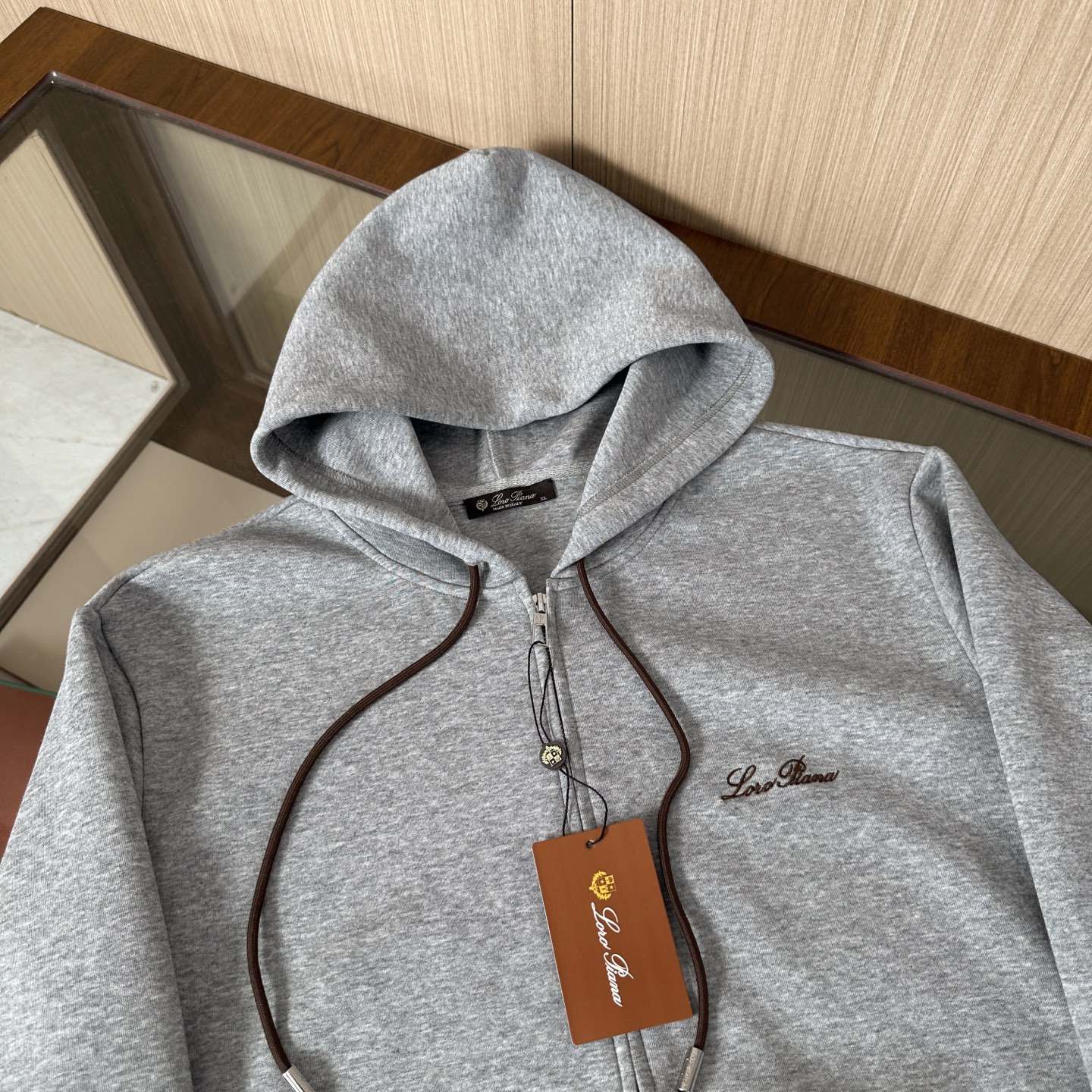 🆕🆕🆕【Loro Piana 连帽卫衣套装,将老钱风的松弛质感完美诠释,甄选高支棉混纺面料,触感软糯细腻,自带柔和哑光肌 🆕🆕🆕【Loro Piana 连帽卫衣套装,将老钱风的松弛质感完美诠释,甄选高支棉混纺面料,触感软糯细腻,自带柔和哑光肌