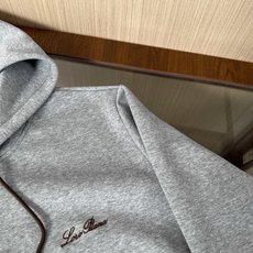 🆕🆕🆕【Loro Piana 连帽卫衣套装,将老钱风的松弛质感完美诠释,甄选高支棉混纺面料,触感软糯细腻,自带柔和哑光肌 🆕🆕🆕【Loro Piana 连帽卫衣套装,将老钱风的松弛质感完美诠释,甄选高支棉混纺面料,触感软糯细腻,自带柔和哑光肌