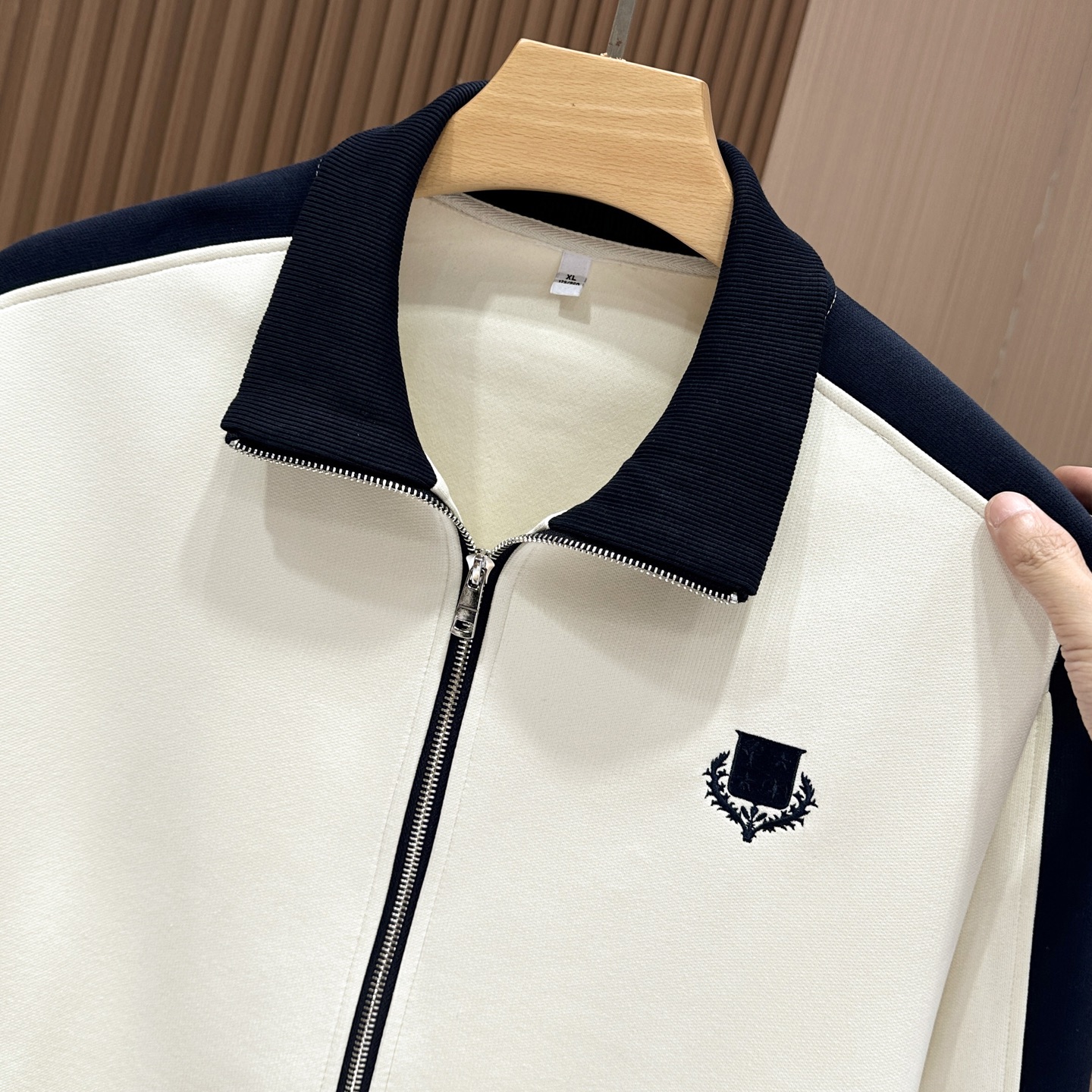 🆕🆕🆕【Loro Piana 撞色刺绣休闲套装,一套拿捏松弛高级感的男士休闲套装,兼顾质感与日常实穿。甄选高克重亲肤针织 🆕🆕🆕【Loro Piana 撞色刺绣休闲套装,一套拿捏松弛高级感的男士休闲套装,兼顾质感与日常实穿。甄选高克重亲肤针织