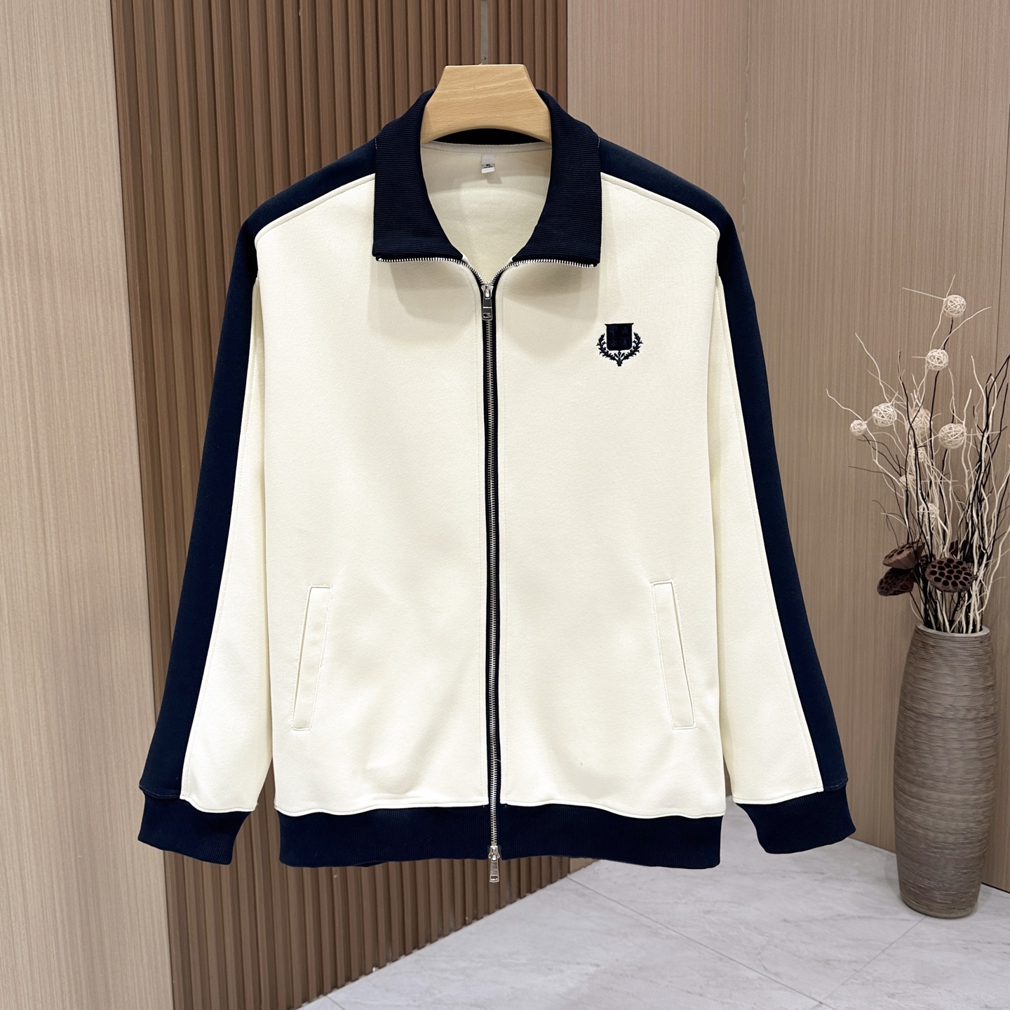 🆕🆕🆕【Loro Piana 撞色刺绣休闲套装,一套拿捏松弛高级感的男士休闲套装,兼顾质感与日常实穿。甄选高克重亲肤针织 🆕🆕🆕【Loro Piana 撞色刺绣休闲套装,一套拿捏松弛高级感的男士休闲套装,兼顾质感与日常实穿。甄选高克重亲肤针织