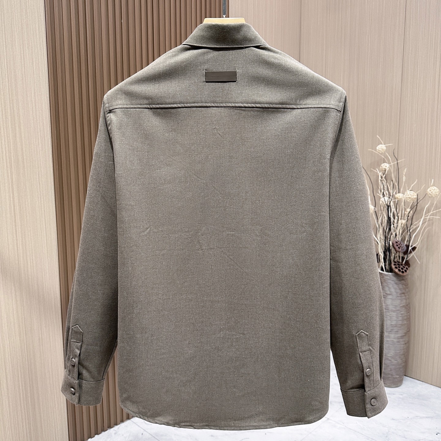 🆕🆕🆕 #新款上新 【Zegna 羊绒混纺衬衫套装，整套诠释老钱风松弛绅士格调】 选用细腻羊绒混纺面料，羊绒赋予面料温润