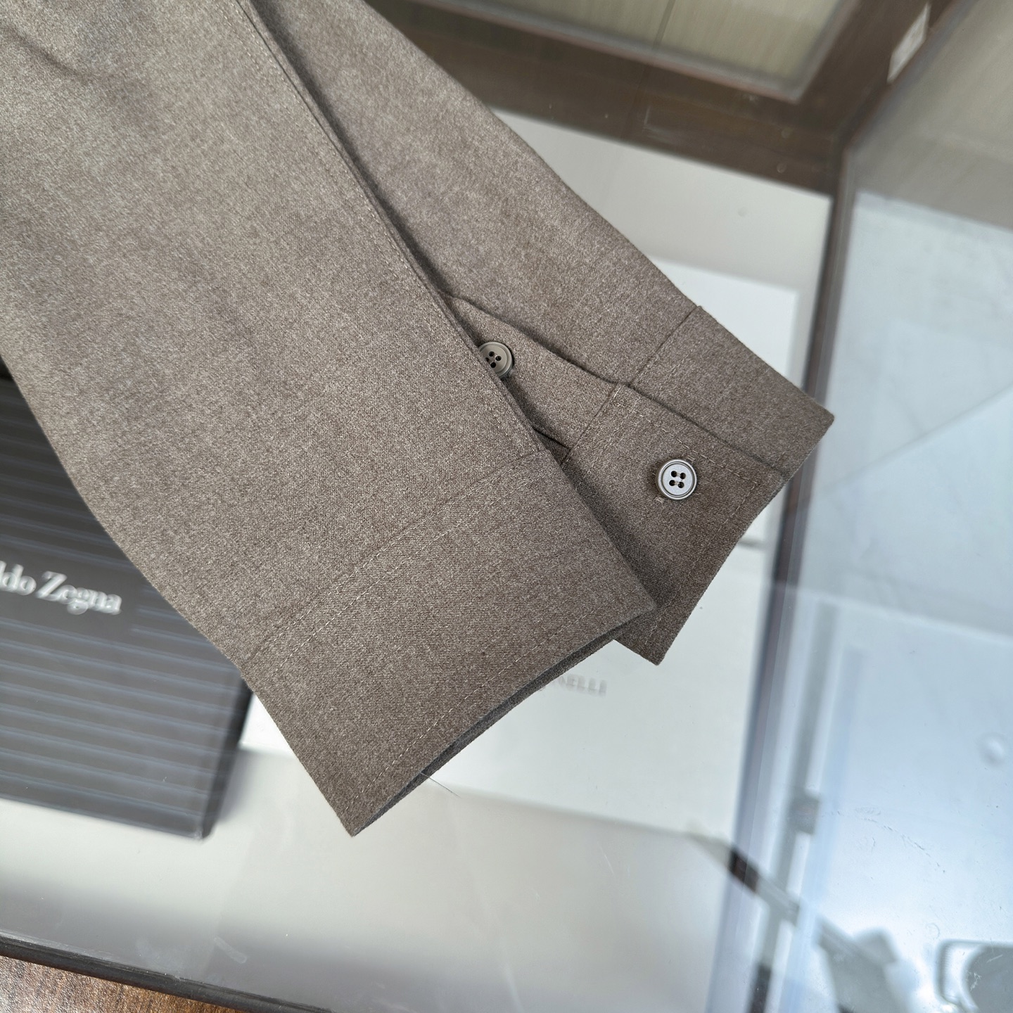 🆕🆕🆕 #新款上新 【Zegna 羊绒混纺衬衫套装，整套诠释老钱风松弛绅士格调】 选用细腻羊绒混纺面料，羊绒赋予面料温润