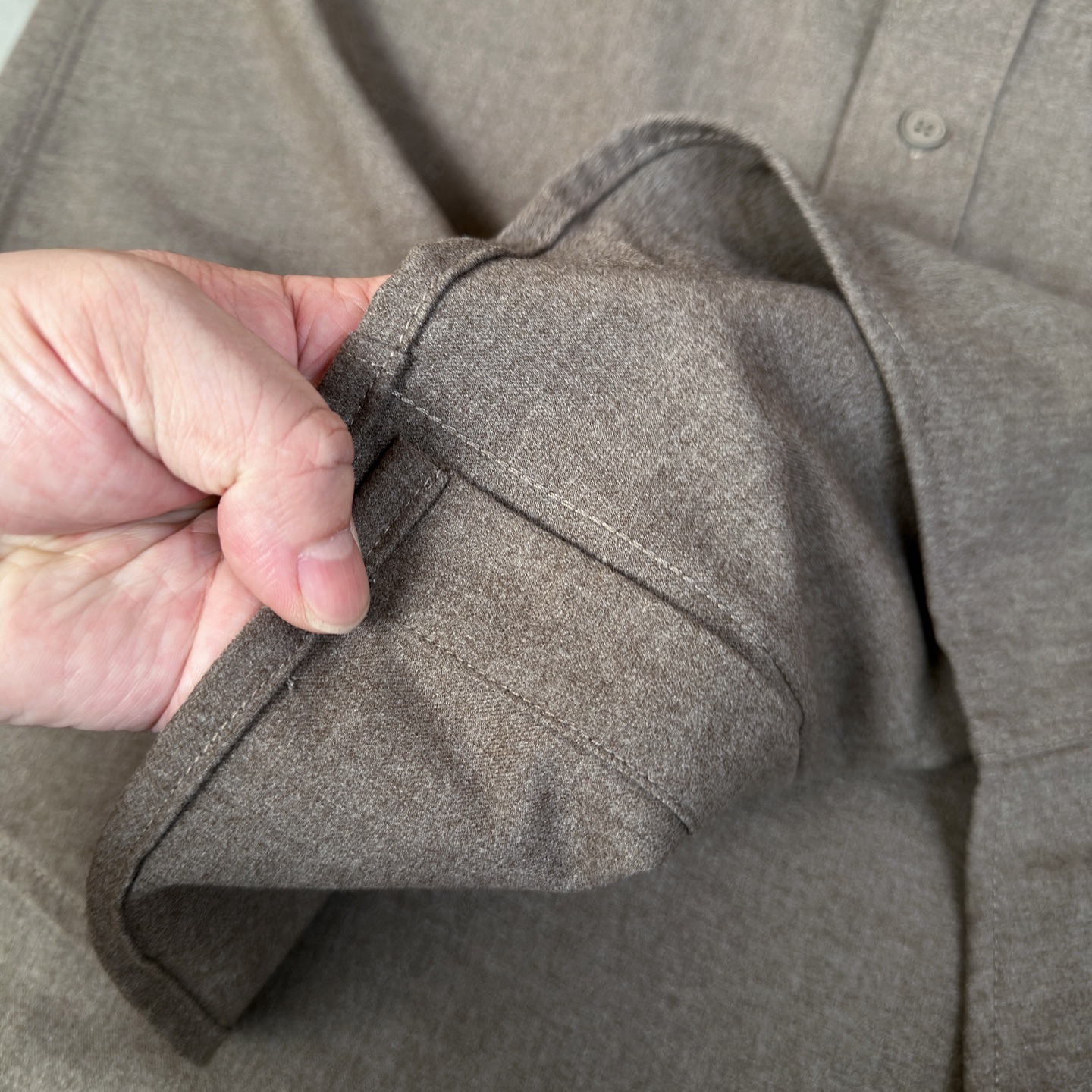 🆕🆕🆕 #新款上新 【Zegna 羊绒混纺衬衫套装，整套诠释老钱风松弛绅士格调】 选用细腻羊绒混纺面料，羊绒赋予面料温润