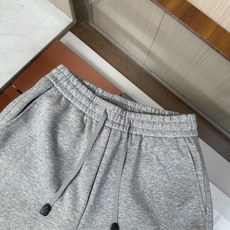 🆕🆕🆕 #新款上新 【Brioni 连帽拉链卫衣套装,不夸张的花色,整套呈现低调内敛的老钱休闲格调,沉稳耐看,不张扬却 🆕🆕🆕 #新款上新 【Brioni 连帽拉链卫衣套装,不夸张的花色,整套呈现低调内敛的老钱休闲格调,沉稳耐看,不张扬却