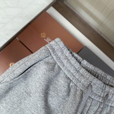 🆕🆕🆕 #新款上新 【Brioni 连帽拉链卫衣套装,不夸张的花色,整套呈现低调内敛的老钱休闲格调,沉稳耐看,不张扬却 🆕🆕🆕 #新款上新 【Brioni 连帽拉链卫衣套装,不夸张的花色,整套呈现低调内敛的老钱休闲格调,沉稳耐看,不张扬却
