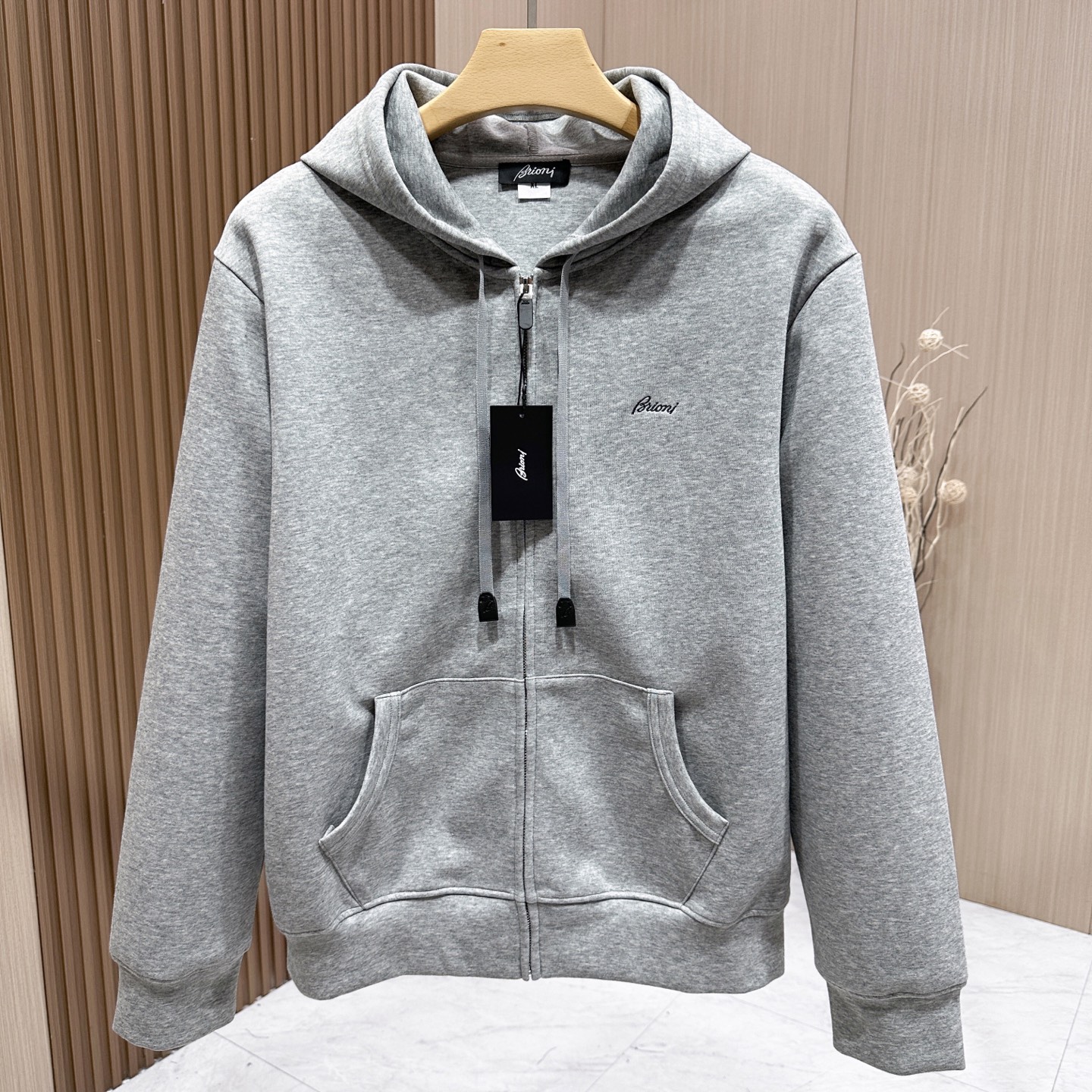 🆕🆕🆕 #新款上新 【Brioni 连帽拉链卫衣套装,不夸张的花色,整套呈现低调内敛的老钱休闲格调,沉稳耐看,不张扬却 🆕🆕🆕 #新款上新 【Brioni 连帽拉链卫衣套装,不夸张的花色,整套呈现低调内敛的老钱休闲格调,沉稳耐看,不张扬却
