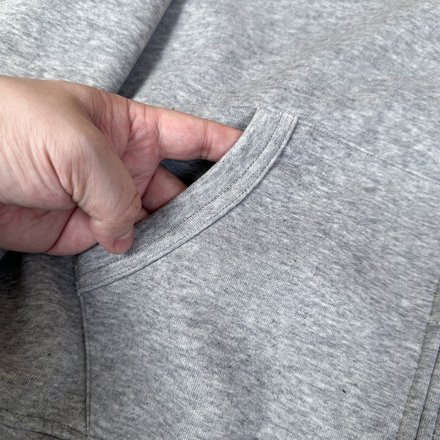 🆕🆕🆕 #新款上新 【Brioni 连帽拉链卫衣套装,不夸张的花色,整套呈现低调内敛的老钱休闲格调,沉稳耐看,不张扬却 🆕🆕🆕 #新款上新 【Brioni 连帽拉链卫衣套装,不夸张的花色,整套呈现低调内敛的老钱休闲格调,沉稳耐看,不张扬却