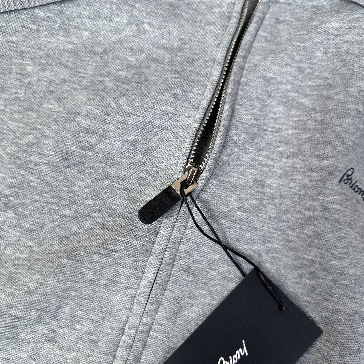 🆕🆕🆕 #新款上新 【Brioni 连帽拉链卫衣套装,不夸张的花色,整套呈现低调内敛的老钱休闲格调,沉稳耐看,不张扬却 🆕🆕🆕 #新款上新 【Brioni 连帽拉链卫衣套装,不夸张的花色,整套呈现低调内敛的老钱休闲格调,沉稳耐看,不张扬却