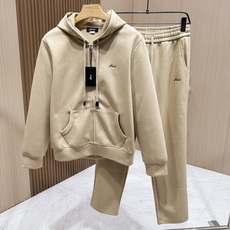🆕🆕🆕 #新款上新 【Brioni 连帽拉链卫衣套装,不夸张的花色,整套呈现低调内敛的老钱休闲格调,沉稳耐看,不张扬却 🆕🆕🆕 #新款上新 【Brioni 连帽拉链卫衣套装,不夸张的花色,整套呈现低调内敛的老钱休闲格调,沉稳耐看,不张扬却