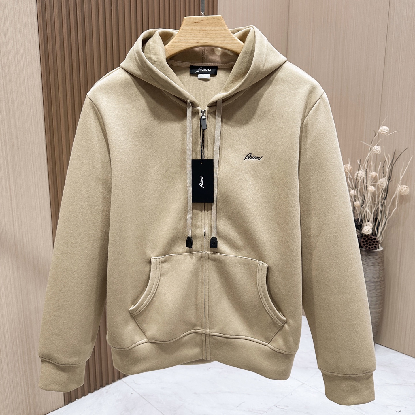 🆕🆕🆕 #新款上新 【Brioni 连帽拉链卫衣套装,不夸张的花色,整套呈现低调内敛的老钱休闲格调,沉稳耐看,不张扬却 🆕🆕🆕 #新款上新 【Brioni 连帽拉链卫衣套装,不夸张的花色,整套呈现低调内敛的老钱休闲格调,沉稳耐看,不张扬却