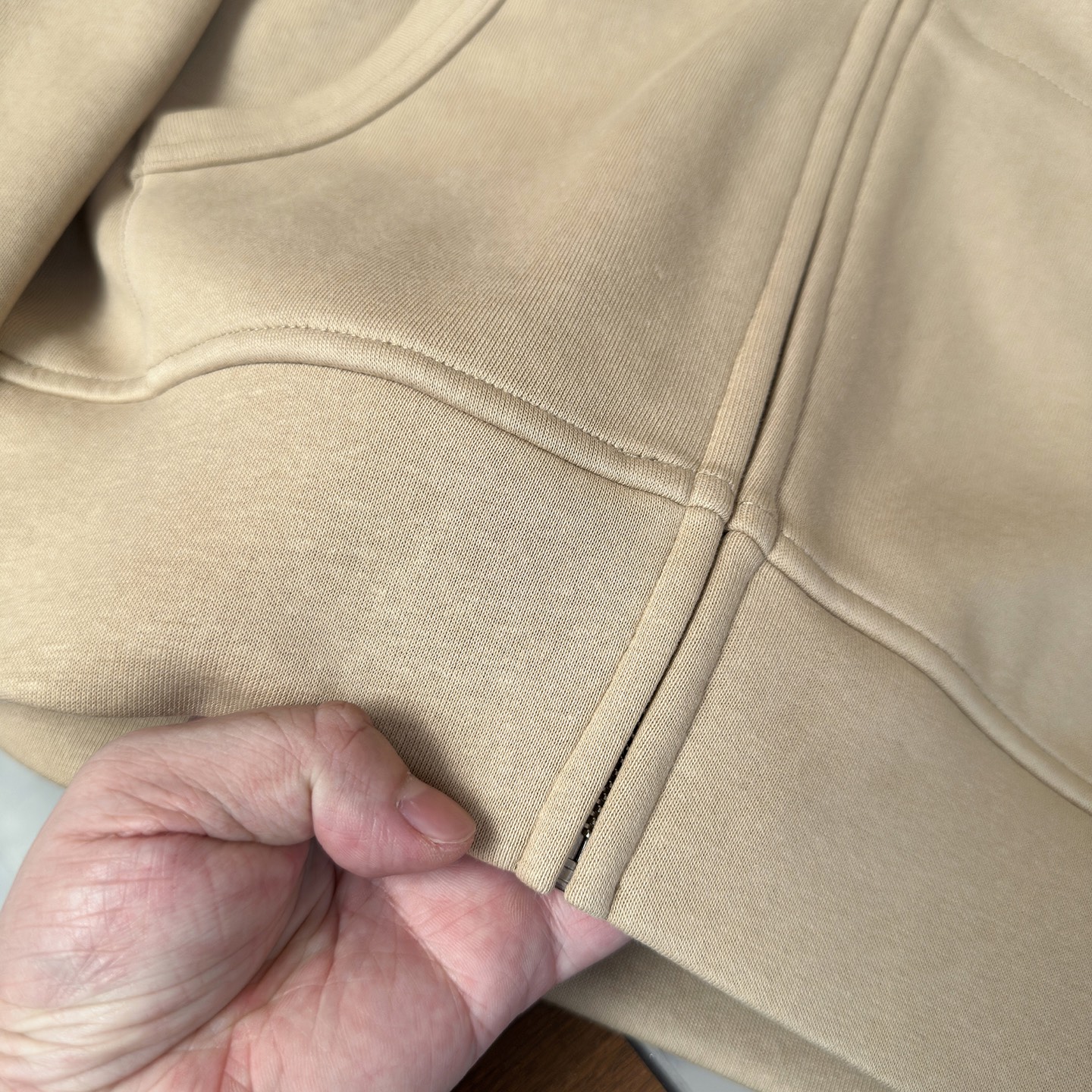🆕🆕🆕 #新款上新 【Brioni 连帽拉链卫衣套装,不夸张的花色,整套呈现低调内敛的老钱休闲格调,沉稳耐看,不张扬却 🆕🆕🆕 #新款上新 【Brioni 连帽拉链卫衣套装,不夸张的花色,整套呈现低调内敛的老钱休闲格调,沉稳耐看,不张扬却