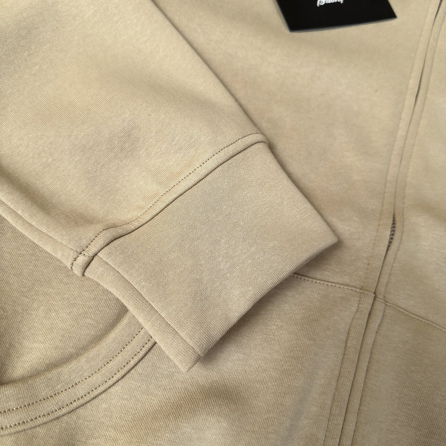 🆕🆕🆕 #新款上新 【Brioni 连帽拉链卫衣套装,不夸张的花色,整套呈现低调内敛的老钱休闲格调,沉稳耐看,不张扬却 🆕🆕🆕 #新款上新 【Brioni 连帽拉链卫衣套装,不夸张的花色,整套呈现低调内敛的老钱休闲格调,沉稳耐看,不张扬却