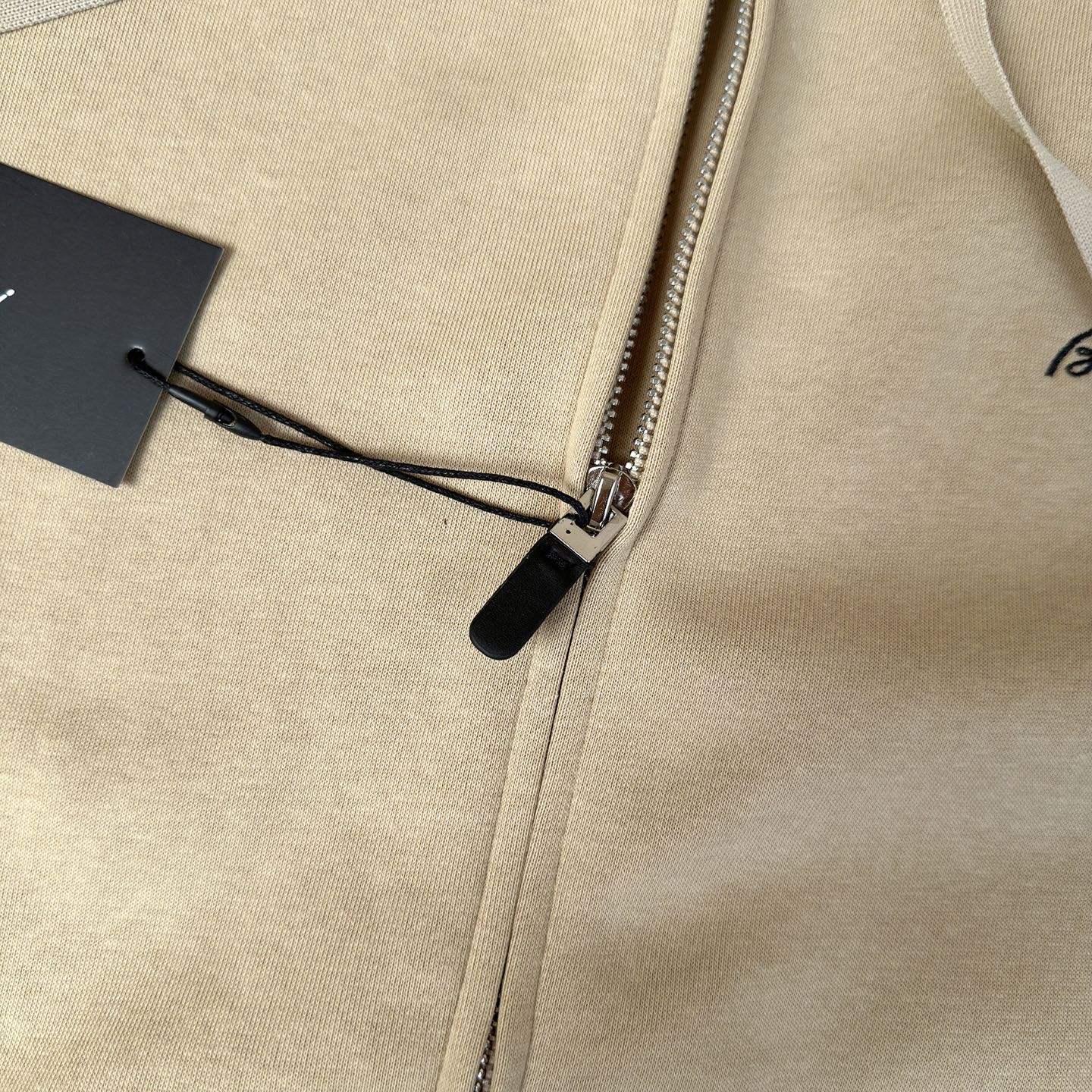 🆕🆕🆕 #新款上新 【Brioni 连帽拉链卫衣套装,不夸张的花色,整套呈现低调内敛的老钱休闲格调,沉稳耐看,不张扬却 🆕🆕🆕 #新款上新 【Brioni 连帽拉链卫衣套装,不夸张的花色,整套呈现低调内敛的老钱休闲格调,沉稳耐看,不张扬却