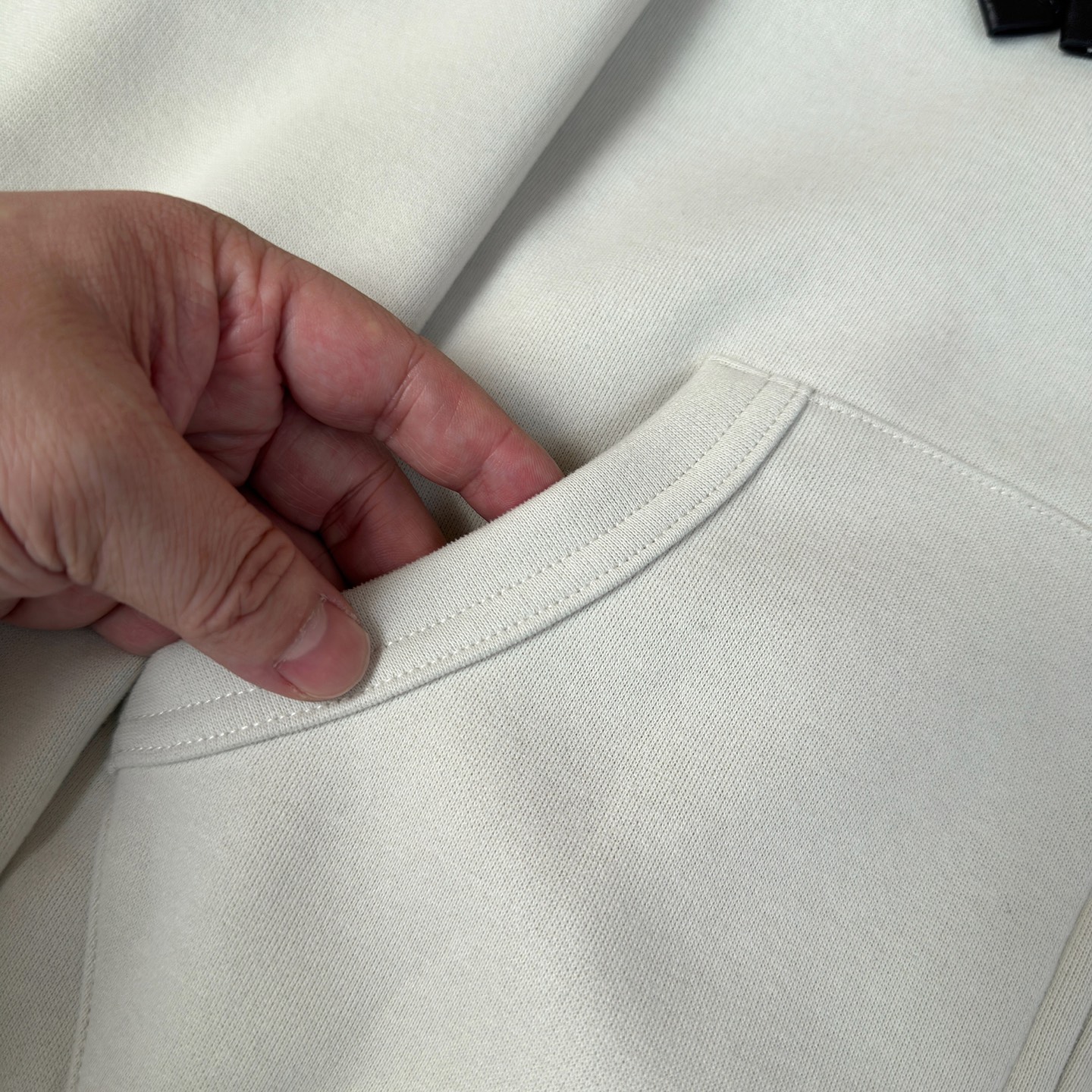 🆕🆕🆕 #新款上新 【Brioni 连帽拉链卫衣套装,不夸张的花色,整套呈现低调内敛的老钱休闲格调,沉稳耐看,不张扬却 🆕🆕🆕 #新款上新 【Brioni 连帽拉链卫衣套装,不夸张的花色,整套呈现低调内敛的老钱休闲格调,沉稳耐看,不张扬却