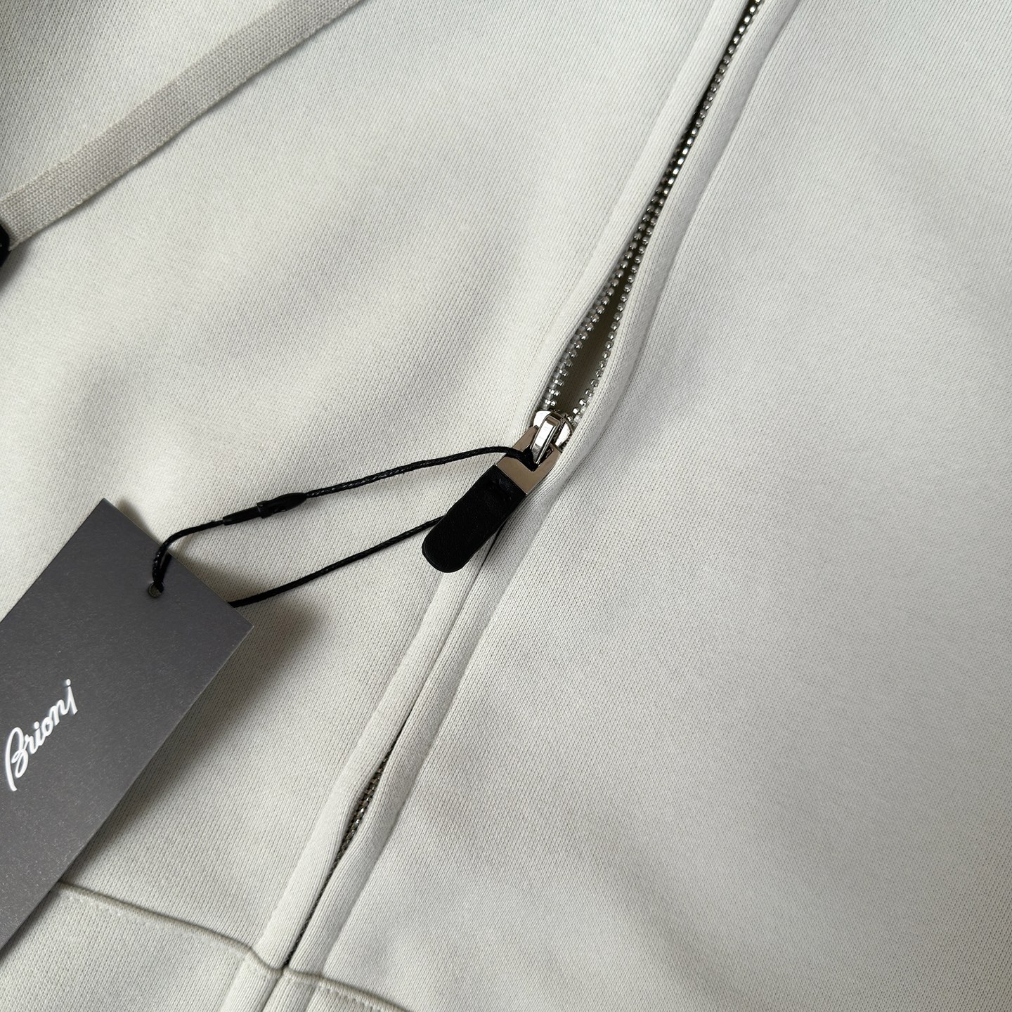 🆕🆕🆕 #新款上新 【Brioni 连帽拉链卫衣套装,不夸张的花色,整套呈现低调内敛的老钱休闲格调,沉稳耐看,不张扬却 🆕🆕🆕 #新款上新 【Brioni 连帽拉链卫衣套装,不夸张的花色,整套呈现低调内敛的老钱休闲格调,沉稳耐看,不张扬却