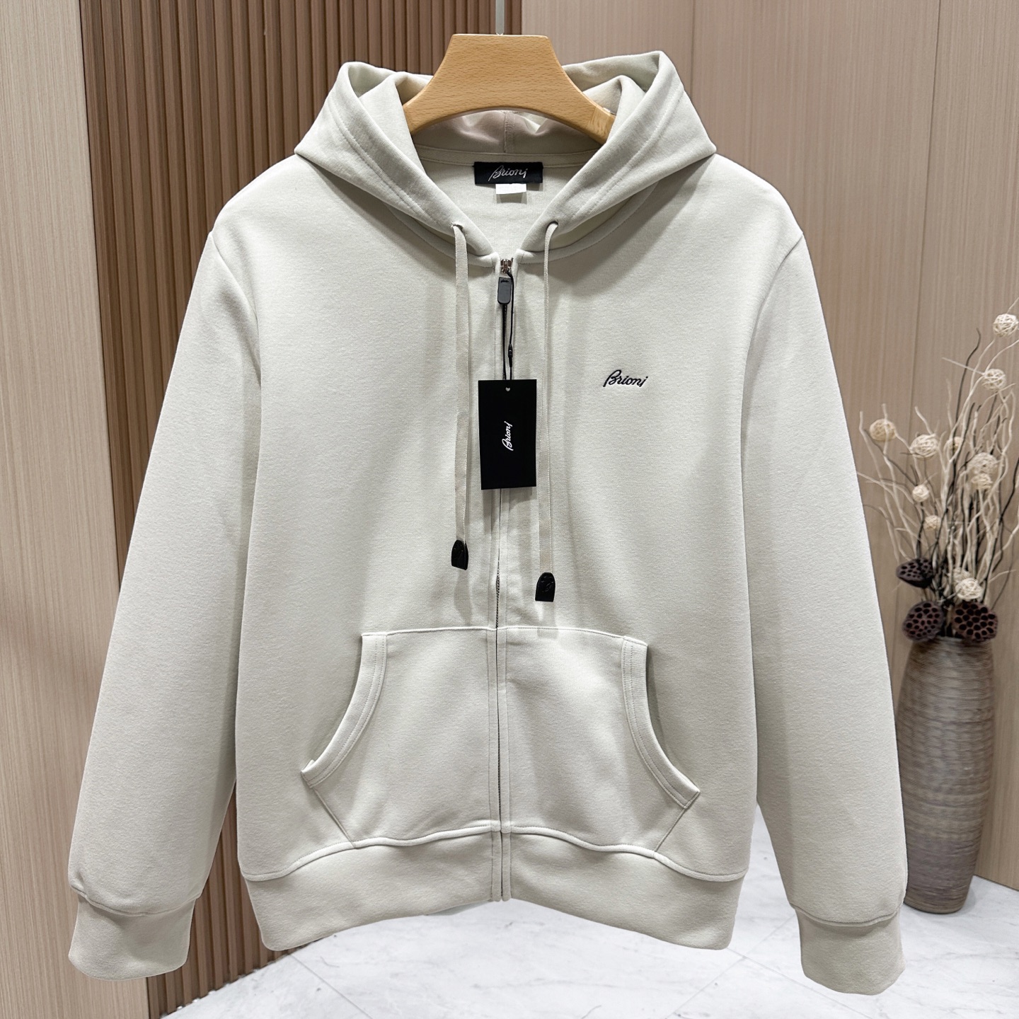 🆕🆕🆕 #新款上新 【Brioni 连帽拉链卫衣套装,不夸张的花色,整套呈现低调内敛的老钱休闲格调,沉稳耐看,不张扬却 🆕🆕🆕 #新款上新 【Brioni 连帽拉链卫衣套装,不夸张的花色,整套呈现低调内敛的老钱休闲格调,沉稳耐看,不张扬却