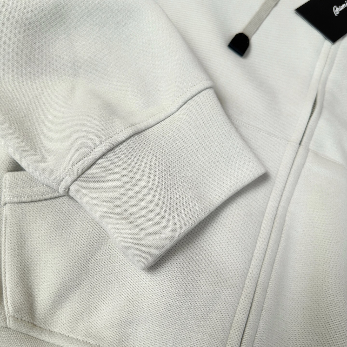 🆕🆕🆕 #新款上新 【Brioni 连帽拉链卫衣套装,不夸张的花色,整套呈现低调内敛的老钱休闲格调,沉稳耐看,不张扬却 🆕🆕🆕 #新款上新 【Brioni 连帽拉链卫衣套装,不夸张的花色,整套呈现低调内敛的老钱休闲格调,沉稳耐看,不张扬却