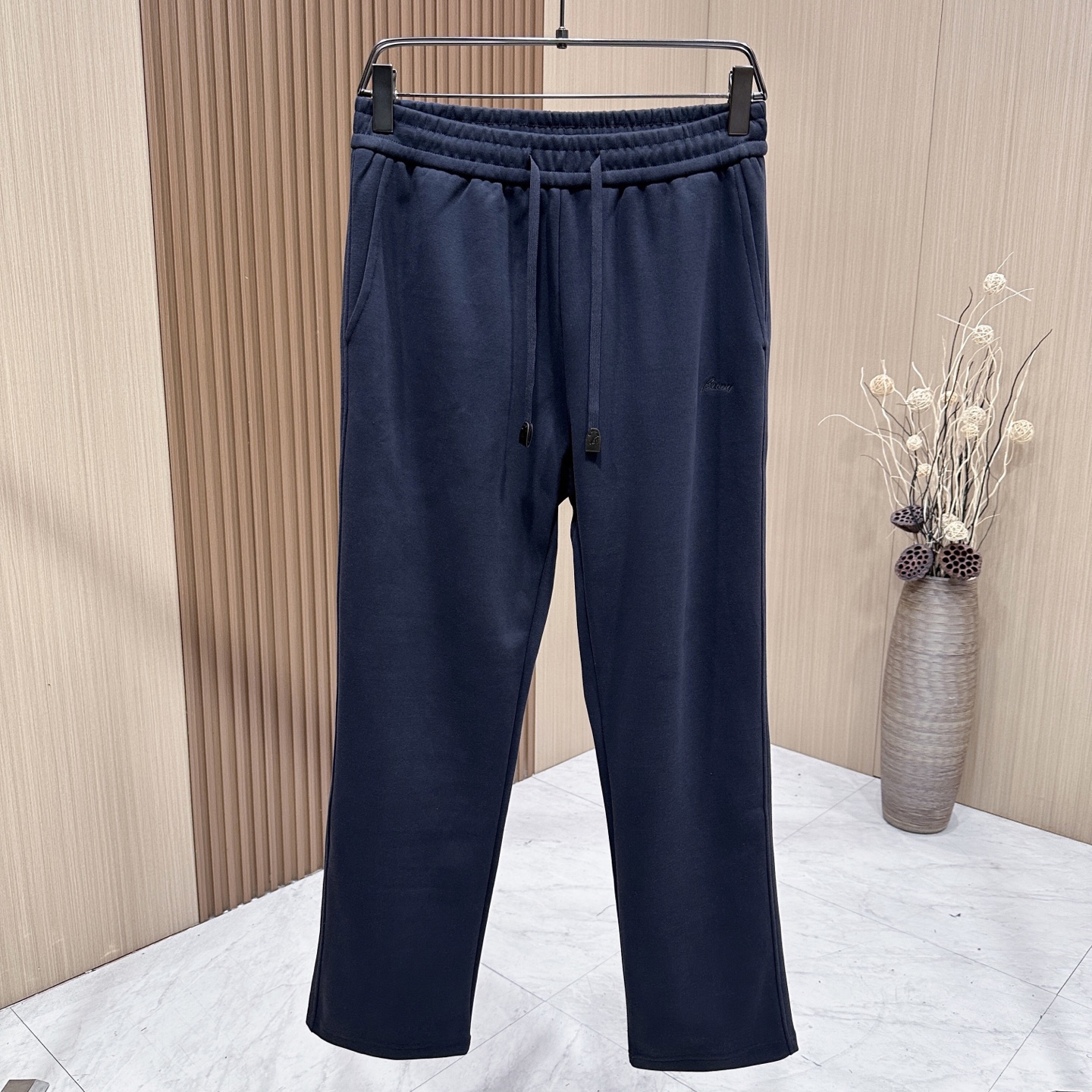 🆕🆕🆕 #新款上新 【Brioni 连帽拉链卫衣套装,不夸张的花色,整套呈现低调内敛的老钱休闲格调,沉稳耐看,不张扬却 🆕🆕🆕 #新款上新 【Brioni 连帽拉链卫衣套装,不夸张的花色,整套呈现低调内敛的老钱休闲格调,沉稳耐看,不张扬却