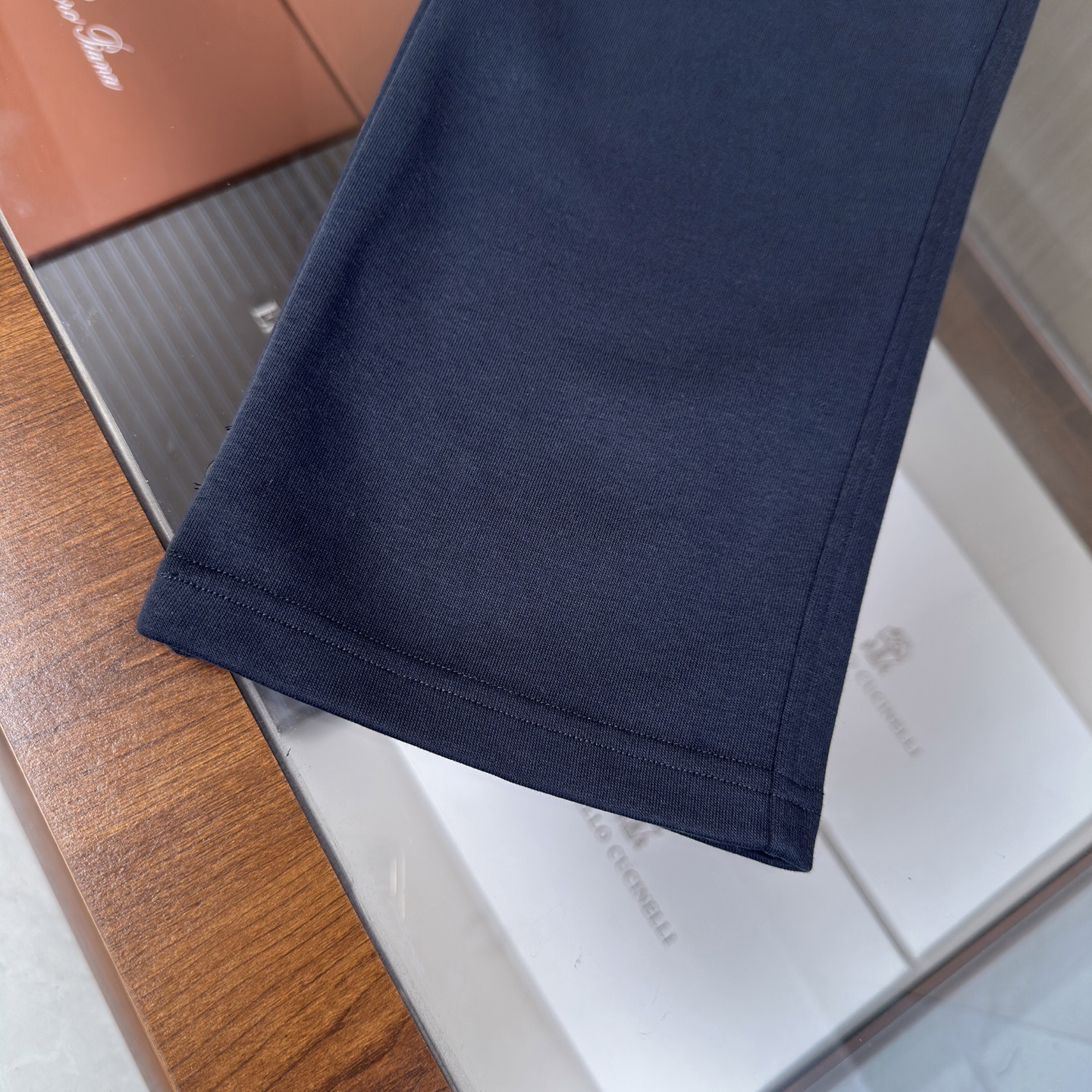 🆕🆕🆕 #新款上新 【Brioni 连帽拉链卫衣套装,不夸张的花色,整套呈现低调内敛的老钱休闲格调,沉稳耐看,不张扬却 🆕🆕🆕 #新款上新 【Brioni 连帽拉链卫衣套装,不夸张的花色,整套呈现低调内敛的老钱休闲格调,沉稳耐看,不张扬却